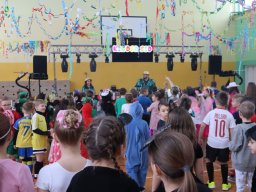 b_1024_768_0_00_images_2023_2024_WYDARZENIA_Choinka_418202002_840201281241155_5768276808471258239_n